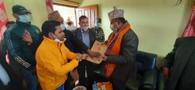 कृष्णनगरमा मुख्यमंत्री पोख्रेललाई बुझाइयो ज्ञापन पत्र