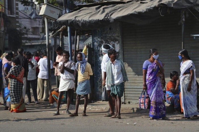 भारतमा एक दिनमा तीन लाख २३ हजार भन्दा बढी कोरोना सङ्क्रमित