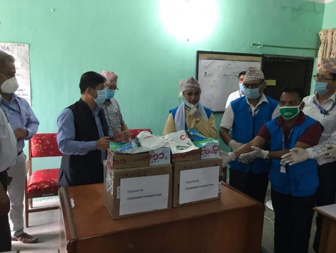 चौधरी फाउण्डेशनद्वारा भैरहवाको भिम अस्पतालाई भेन्टिलेटर हस्तान्तरण