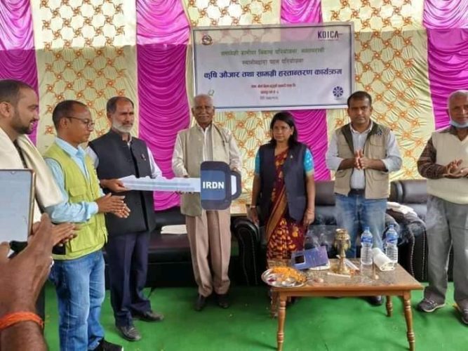 सहमतिले गर्याे ३६ लाख ८४ हजार बराबरको कृषि औजार तथा सामाग्री हस्तान्तरण