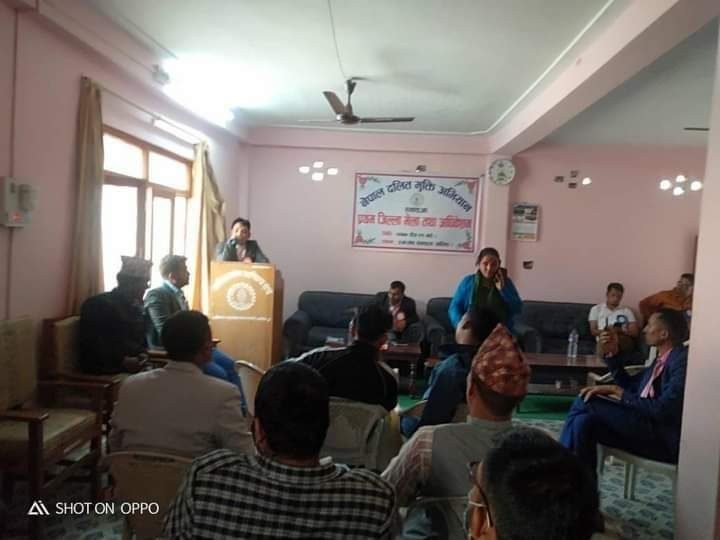 दलित आयोगका अध्यक्षले भित्र दलित बाहिर अर्को हुनेलाई कारबाहि  गर्ने