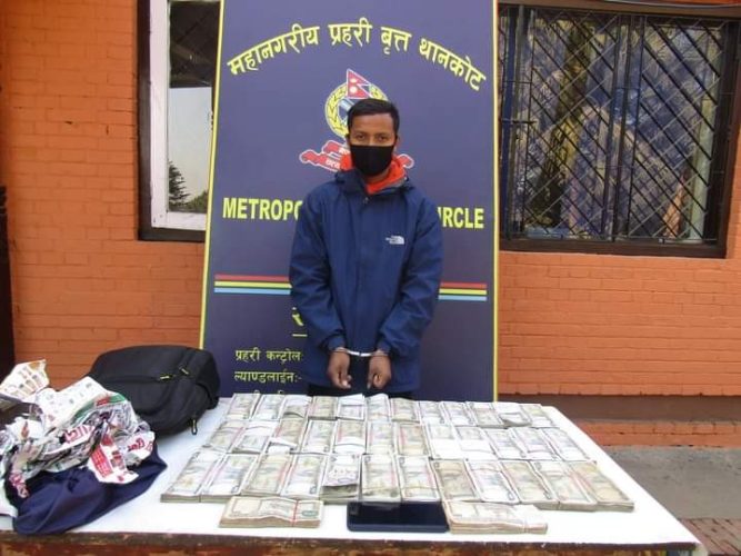 स्रोत नखुलेको रकम ३६ लाख ९० हजार सहित एक  पक्राउ