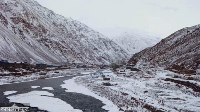 भारी हिमपातले हिल्सा नाका बन्द