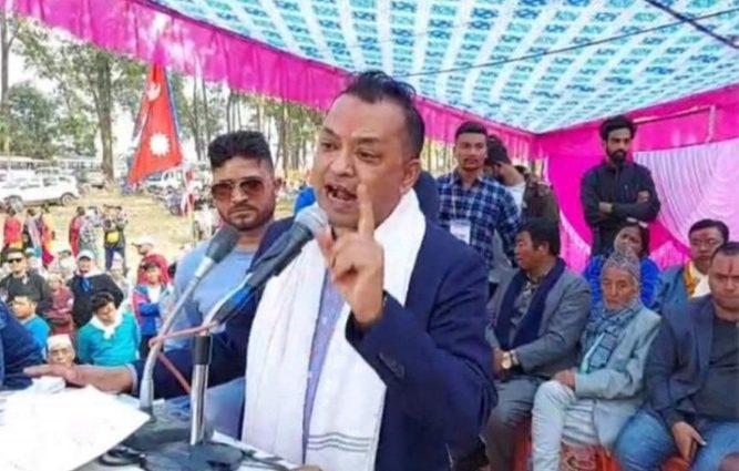 प्रधानमन्त्रीले सडकबाट अदालतलाई धम्क्याए : गगन थापा