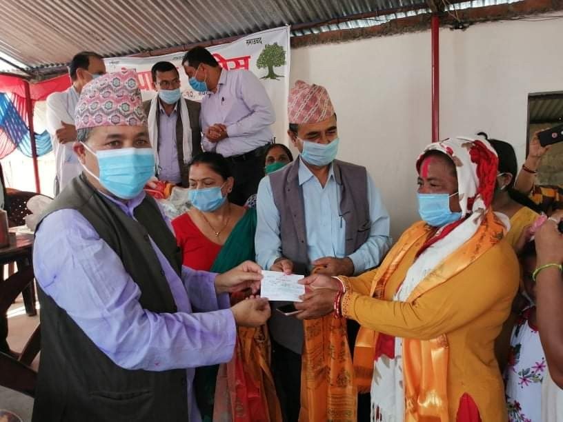 नवलपरासीको मध्यविन्दुमा विभिन्न पार्टी परित्याग गरि ६ सय ६३ जना नेपाली काङ्ग्रेस प्रवेश