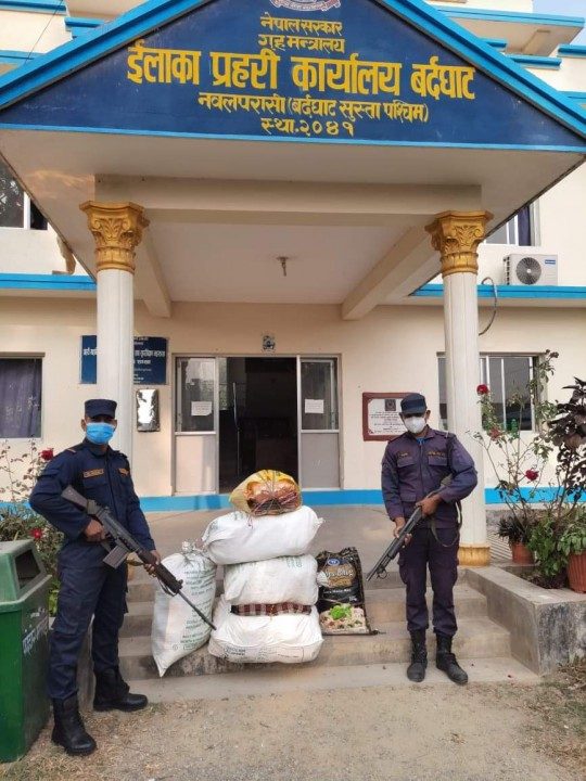 पश्चिम नवलपरासीमा ३ लाख ३६ हजार मूल्य बराबरको अवैध मालसामान बरामद