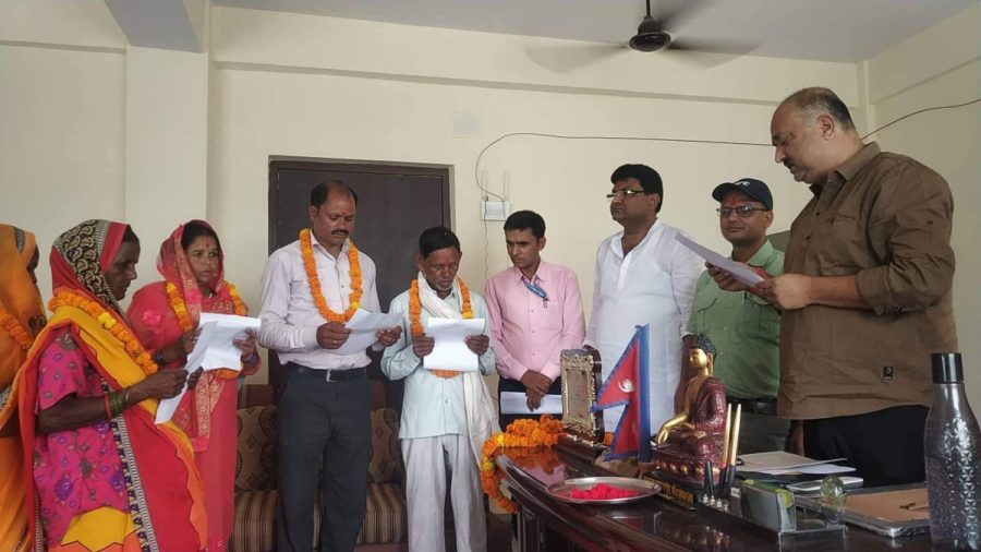 कृष्णनगर नगर प्रमुख शाहले गराए निर्वाचित नगर कार्यपालिका सदस्य लाई सपथ Gandakiaaja